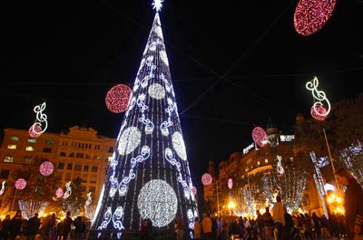 Commercial plaza Christmas tree solution